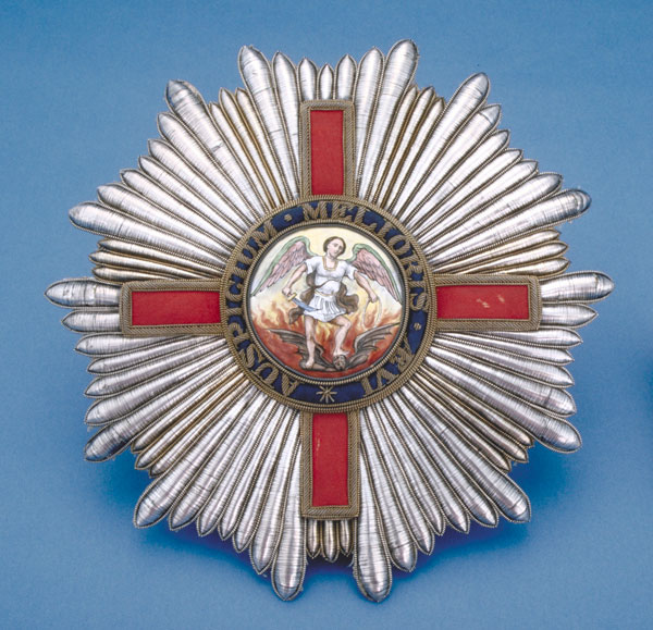 Plaque arborant l’étoile brodée du Chevalier Grand-croix de l’Ordre de Saint-Michel et Saint-Georges. Wilfrid Laurier a reçu le titre de « sir » lorsqu’il a été accueilli au sein de cet ordre britannique en 1904. Musée canadien de l’histoire, D-2577