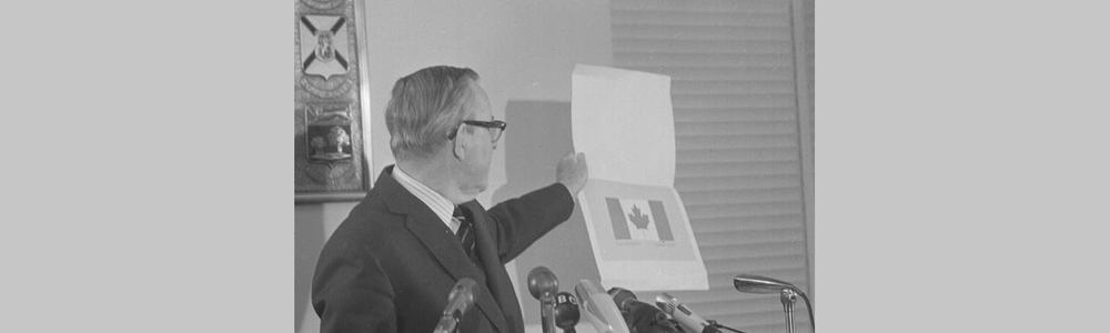 Lester B. Pearson et le dessin du nouveau drapeau