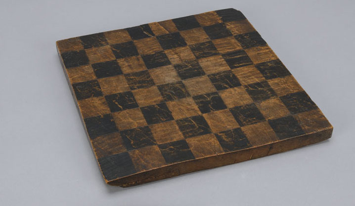 Plateau de jeu d’échecs Années 1800 Érable Musée canadien de l’histoire, 2007.22.53