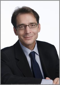 Xavier Gélinas est conservateur en histoire politique au Musée canadien de l’histoire