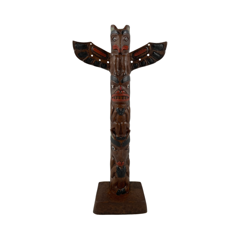 Totem Thunderbird-Bear pole