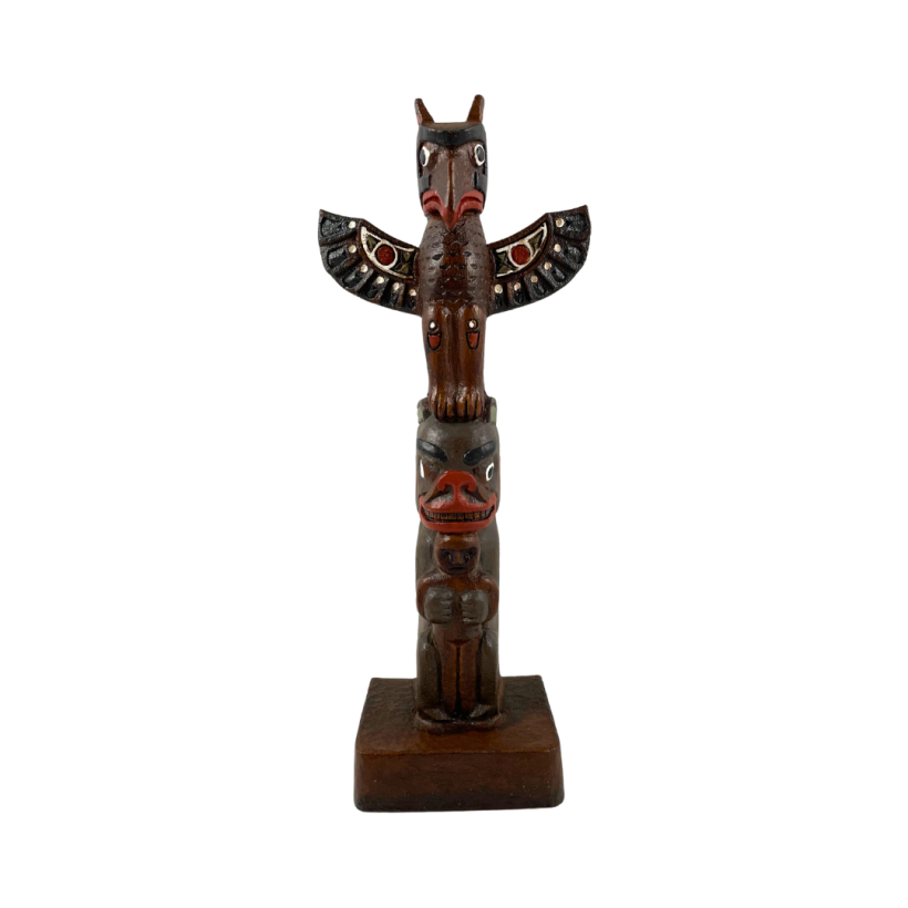 Totem Thunderbird-Bear pole