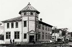 Bureau de poste de Dawson, Territoire du Yukon, vers 1900-1910 