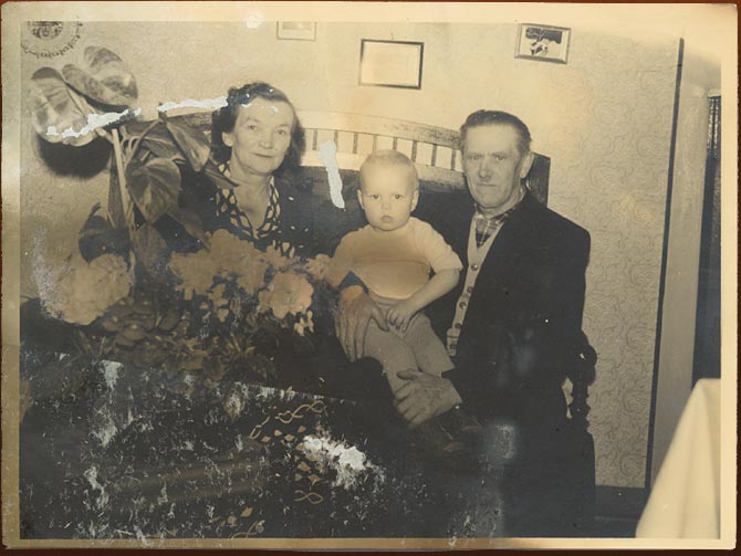 Les parents de Chris, Frederik et Anna Bennedsen, et son neveu Ole Bennedsen