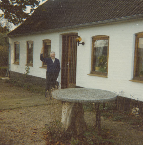 Frederik Bennedsen, à l’extérieur de sa maison