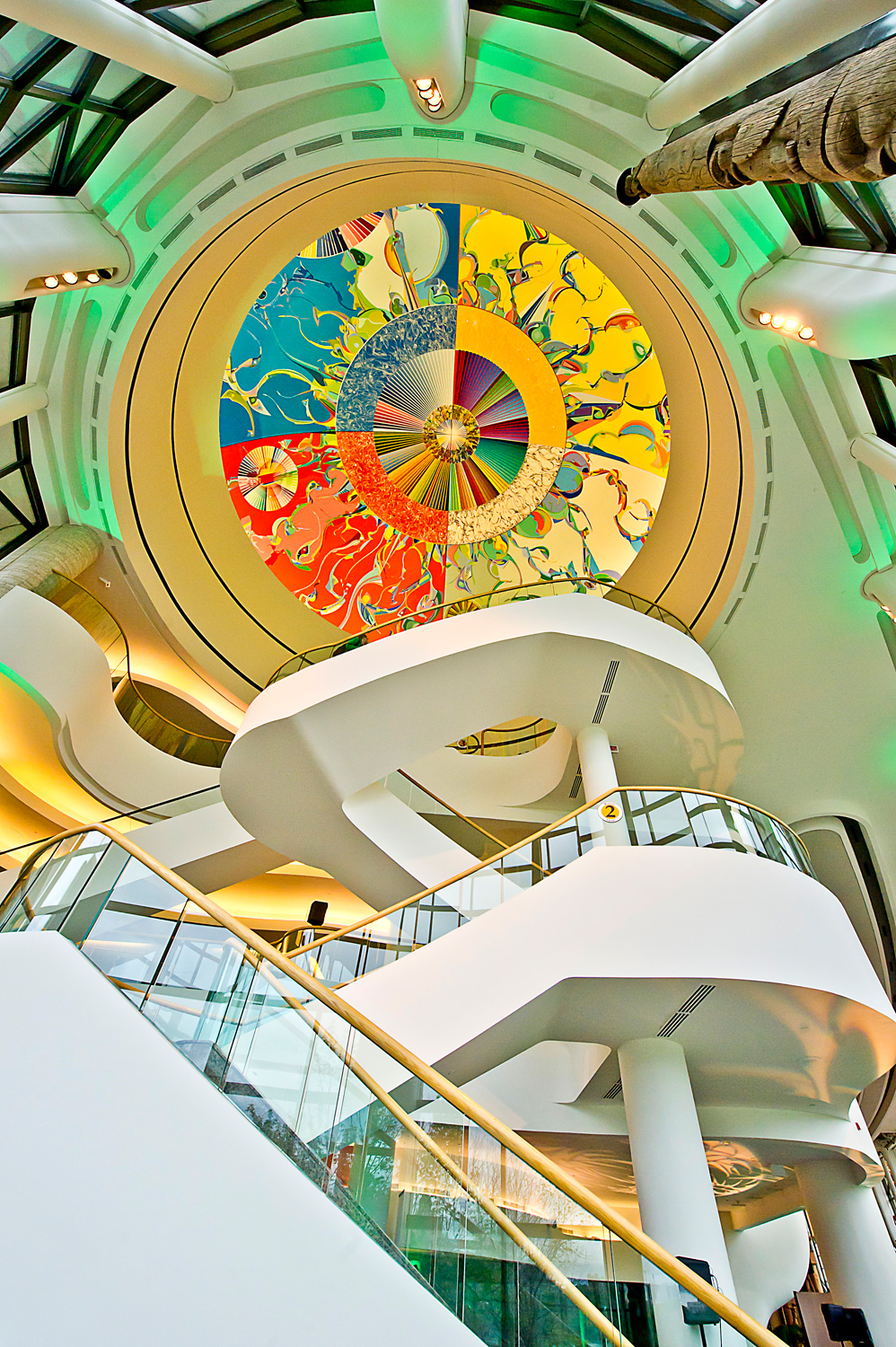 Un plafond circulaire dans le bâtiment du Musée canadien de l'histoire à Ottawa.