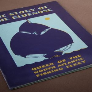 Brochure affichant une silhouette de la goélette Bluenose.