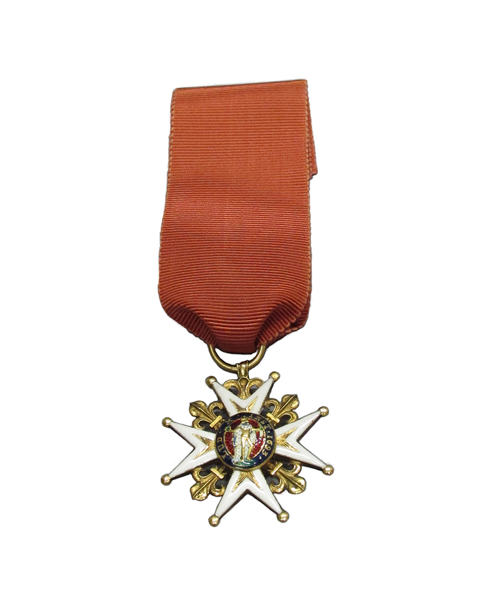 Une médaille avec un ruban orange exposée au Musée canadien de l'histoire à Ottawa.