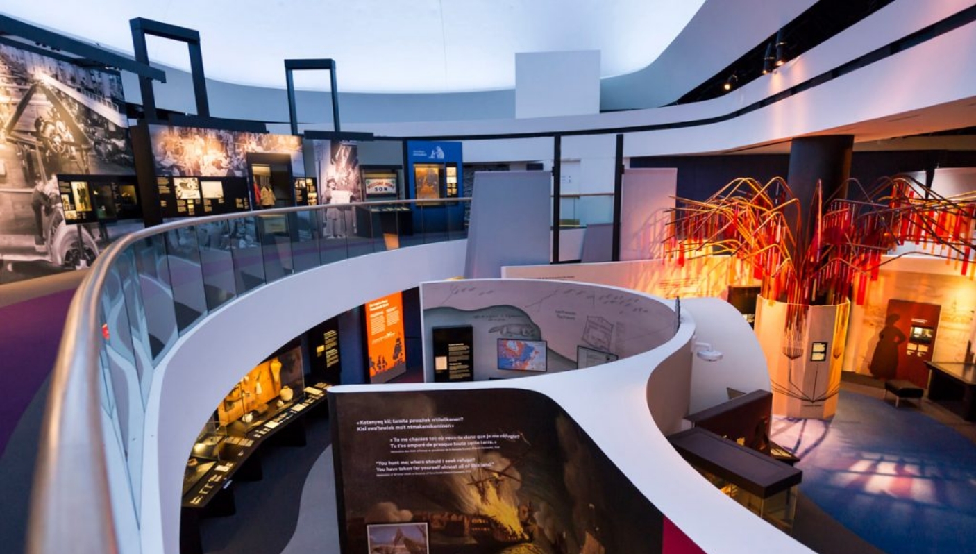 Le Musée canadien de l'histoire, situé à Ottawa, abrite de nombreuses expositions et présente un fascinant escalier en colimaçon.