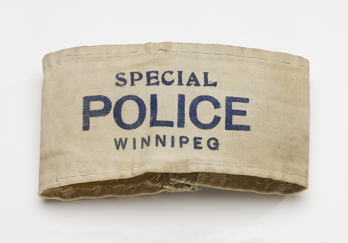 Un sac spécial de la police de Winnipeg exposé au Musée canadien de l'histoire à Ottawa.