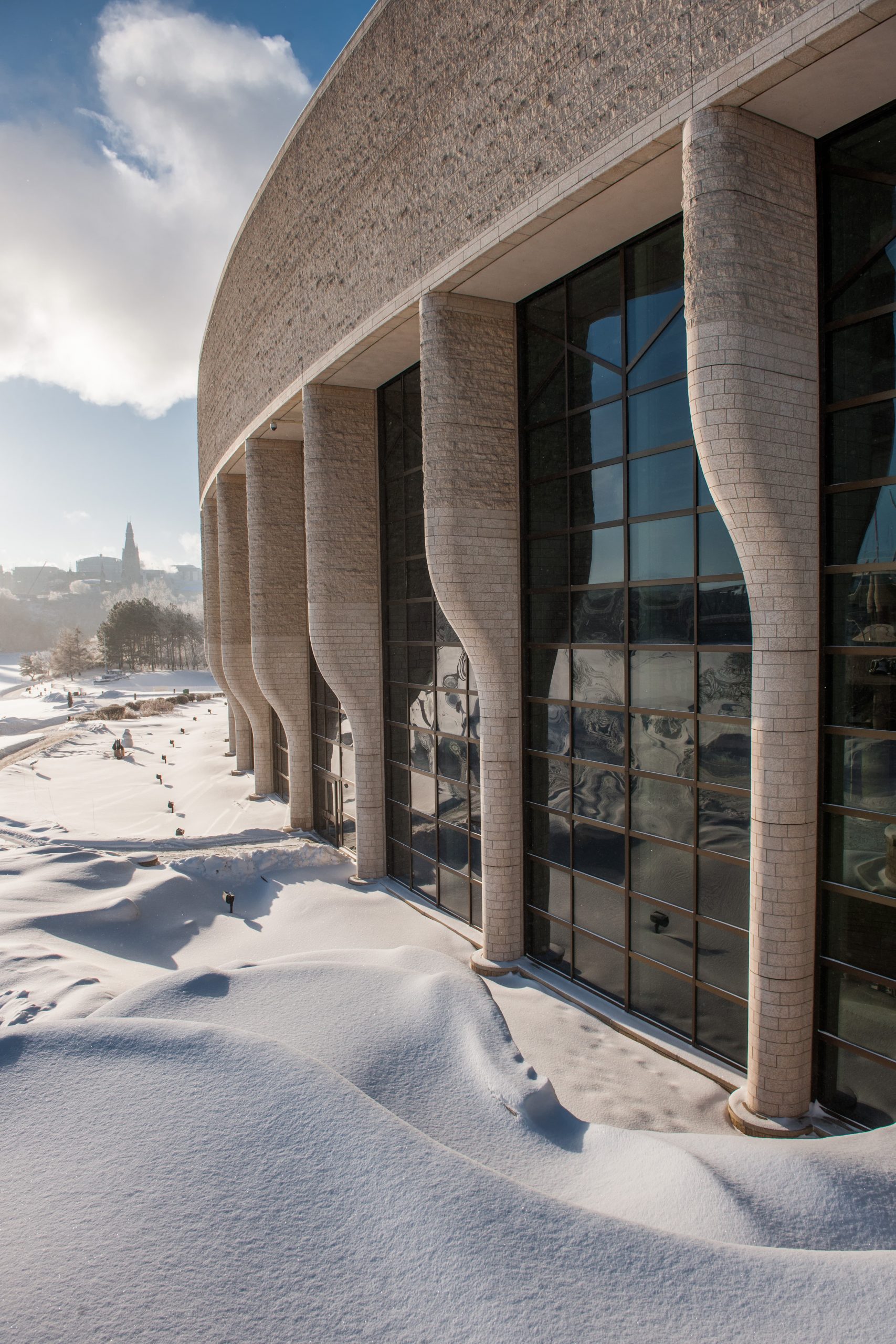 Le Musée canadien de l'histoire à Ottawa, couvert de neige.