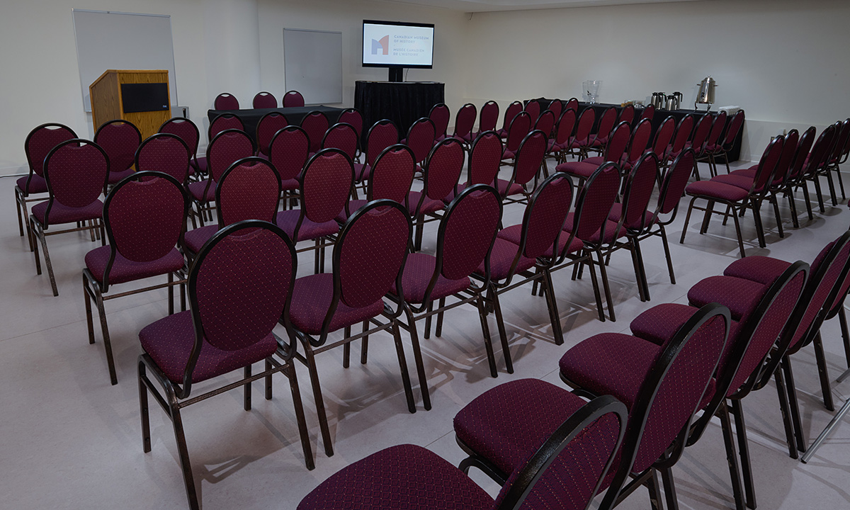 Chaises, configuration : style théâtre