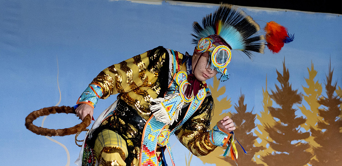 Danseur en costume traditionnel